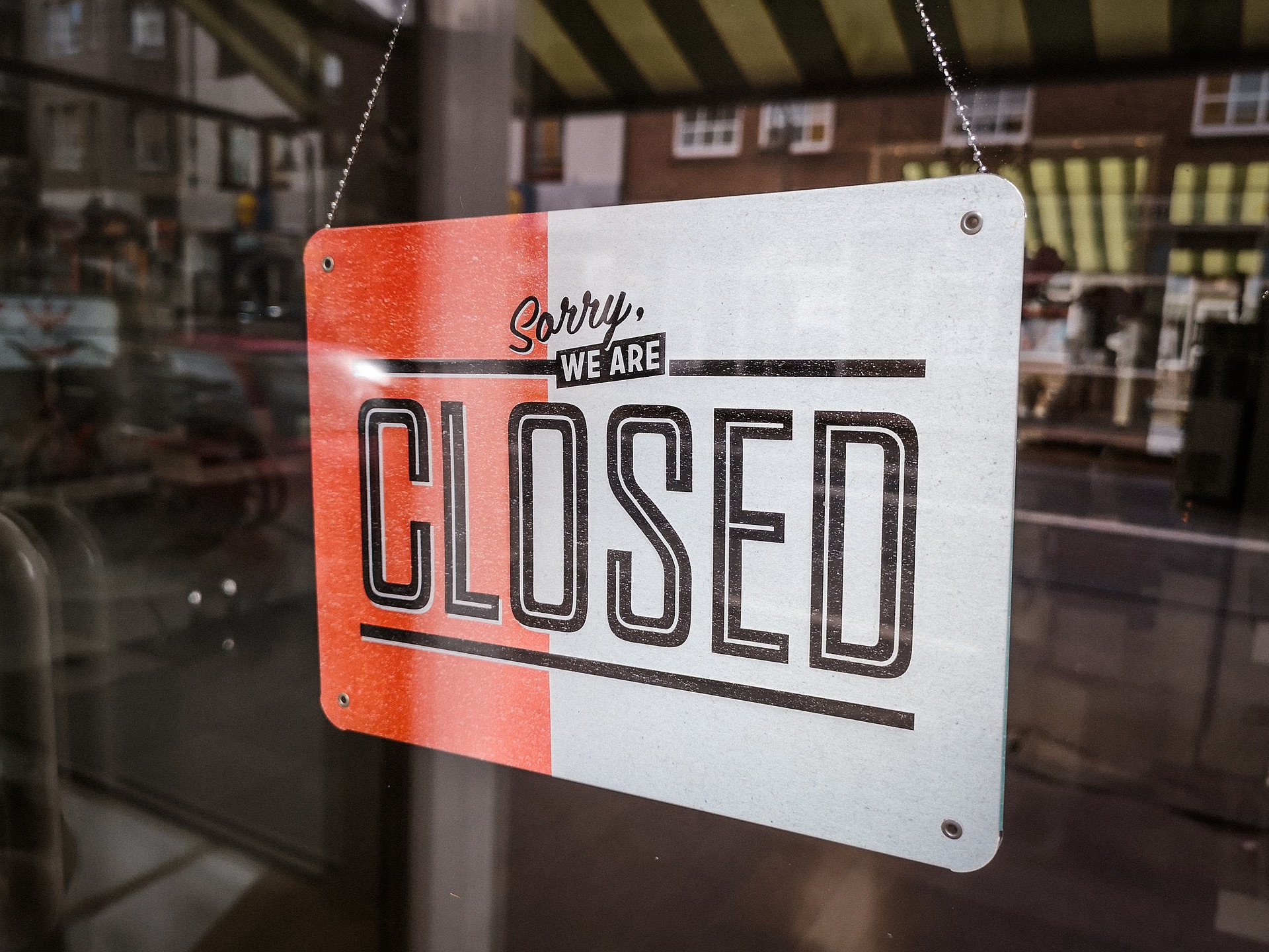 closed-3711011_1920